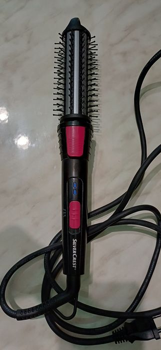 Фен-щетка Silvercrest Personal Care SWB 300 B1. 
Устройство сочетает в