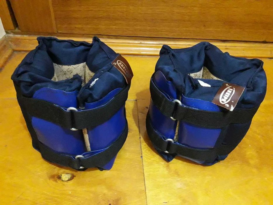 Продаю утяжелители для ног по 4 кг.