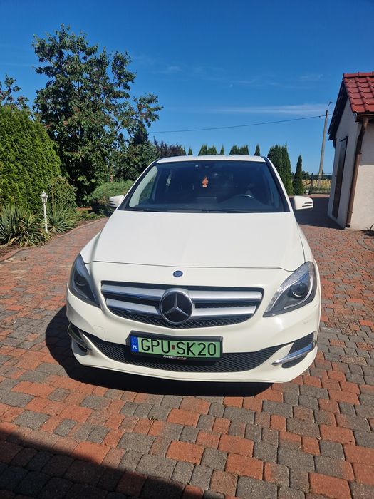 Samochód mercedes Benz b klasa 250e
