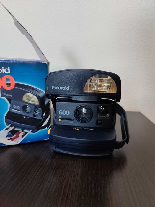Máquina Fotográfica Polaroid  600