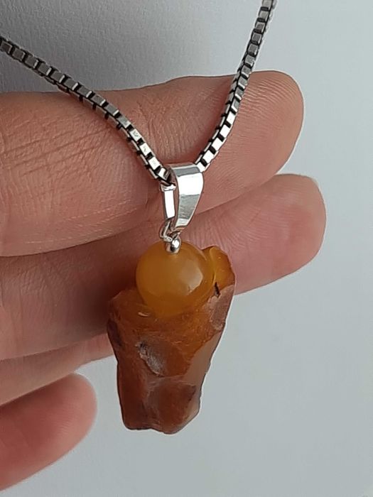 zawieszka artystyczna z bursztynem hand made