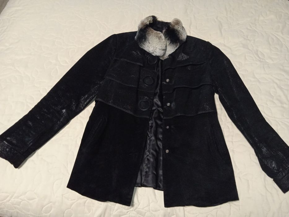 Куртка жіноча шкіряна чорна