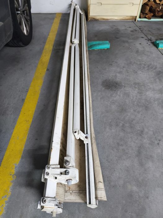 Toldo de montra ou esbelevimento comercial