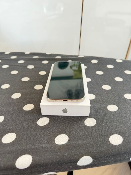 Iphone 16 pro max 512 Gb Tytan folia na wyswietlaczu