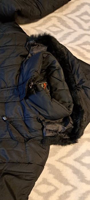 Płaszcz czarny bardzo ciepły .