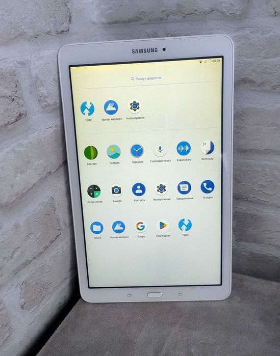 Планшет Samsung Galaxy Tab E SM-T561 9.6" 3G 8Gb +32Gb ( гарний стан)