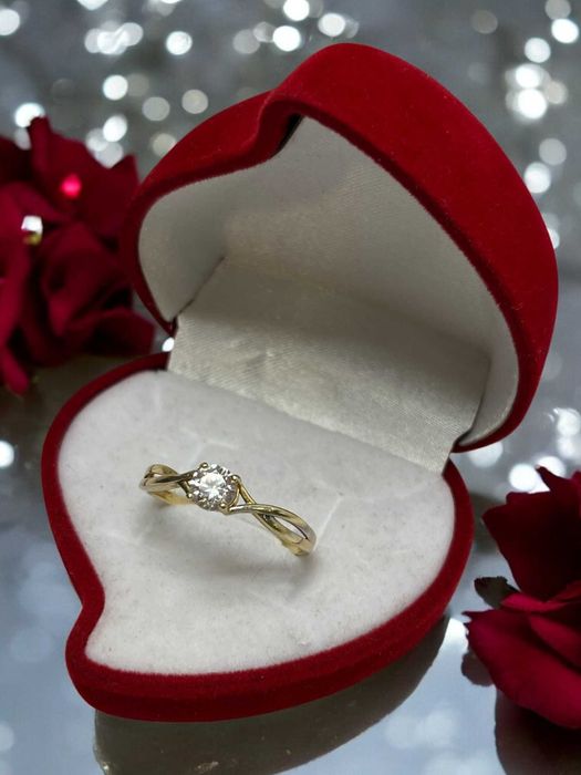 Efektowny, złoty pierścionek z cyrkonią | rozmiar 24 | P.585 | 1,66G