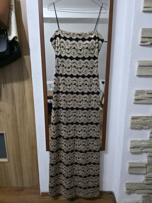 Elegancka wieczorowa sukienka maxi złota długa suknia koronkowa balowa