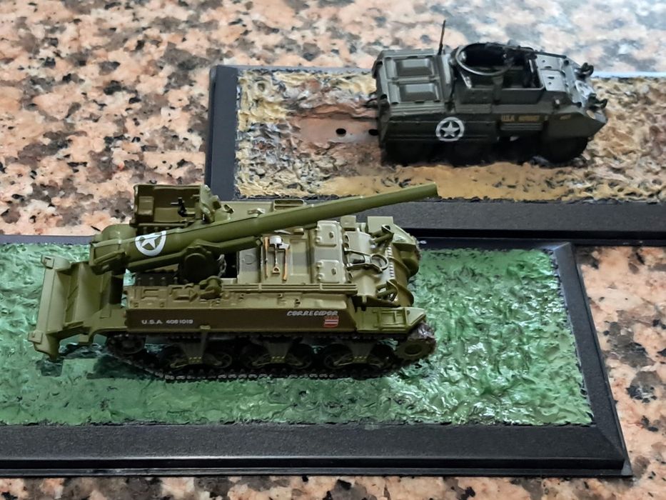 Carro blindado militar (2 veículos)