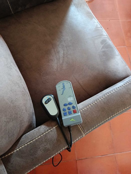 Cadeirão poltrona qualidade relax elevação eletrico com aquecimento tipo hospitalar geriátrico idosos + 1 poltrona eletrica low cost