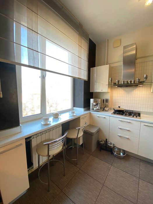 Продаж  3х кімнатної квартири студії в самому центрі біля Європи