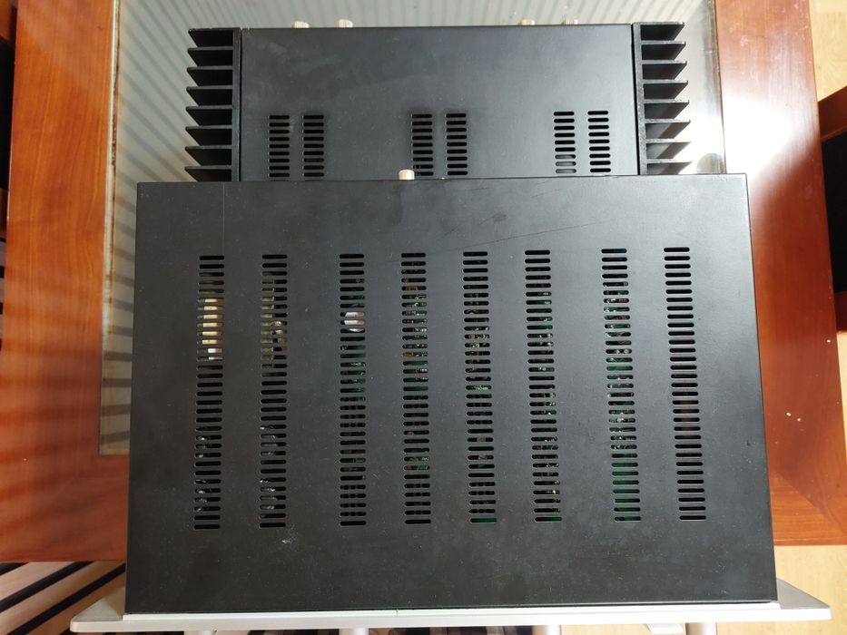 Pre SA31 + power SP 311 da Vicent ambos hibridos  conjunto muito musical e potente para  qualquer tipo de coluna