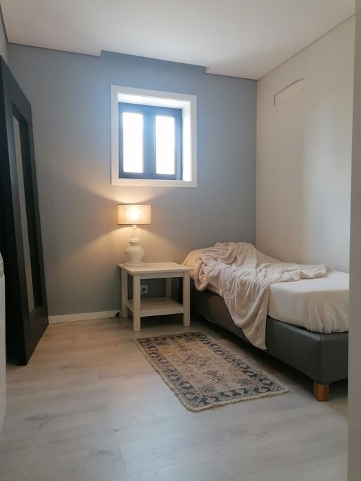 Aluga-se andar moradia T2