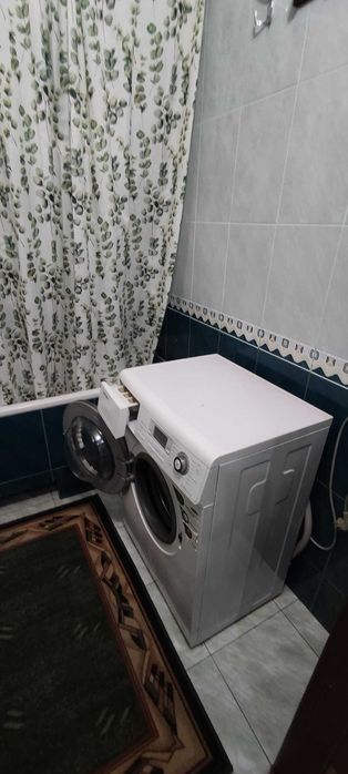 Дарницька площа, Соцмісто, Гашека 7 А,