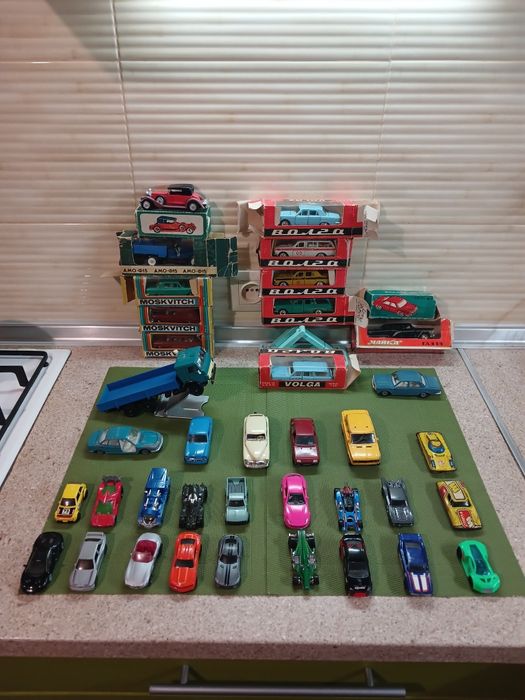 Модельки машинок.