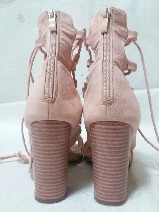 Sapatos (Botins) de salto alto abertos com atacadores (Novos - Tam.37)