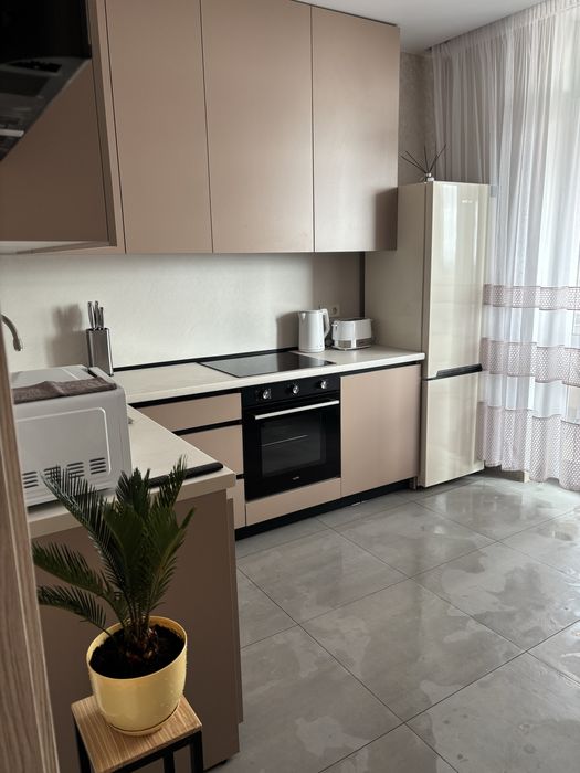 Комфортна , нова квартира в жк Набережний.