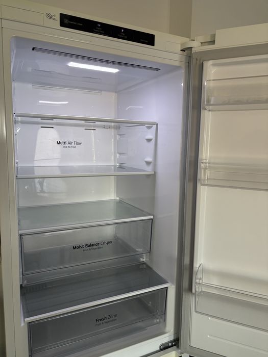 Frigorífico combinado LG - Modelo GBB61SWJZN