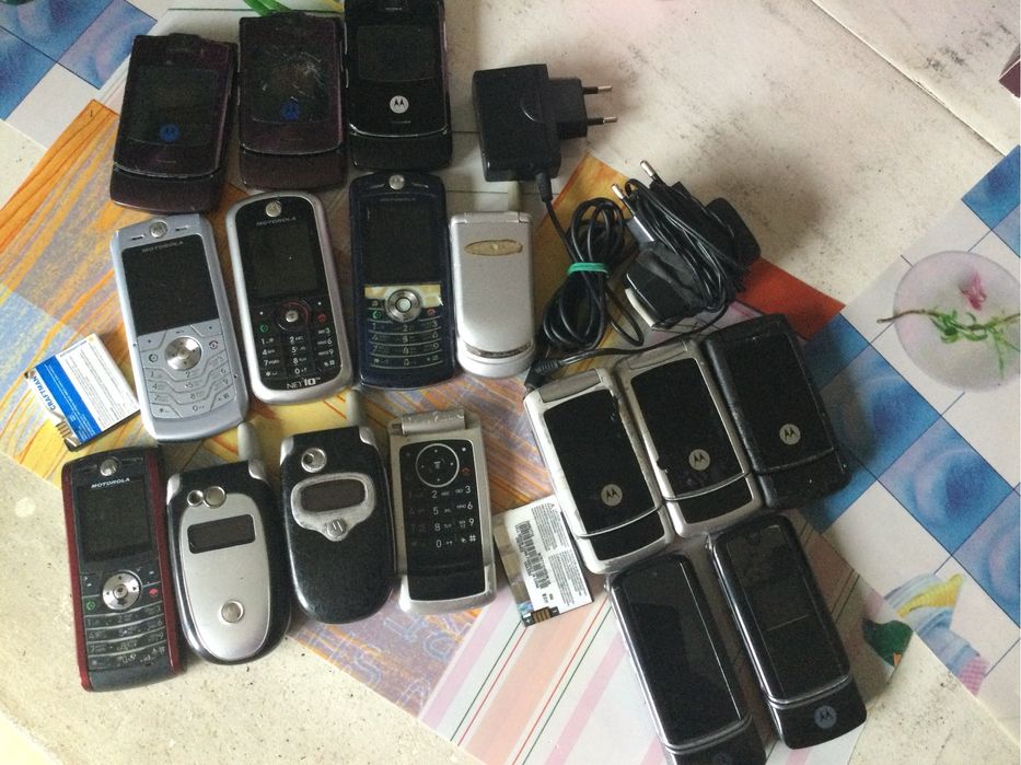 Кнопочные телефоны на запчасти. Лот
