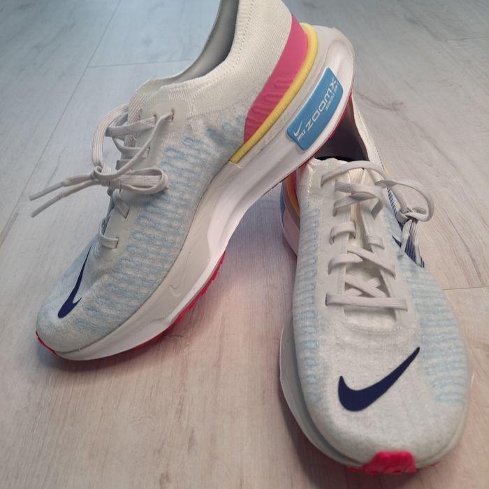 Оригінальні чоловічі кросівки Nike INVINCIBLE 3 DR2615-105