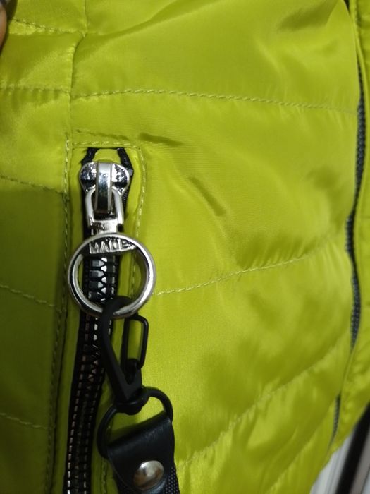 Куртка салатового кольору