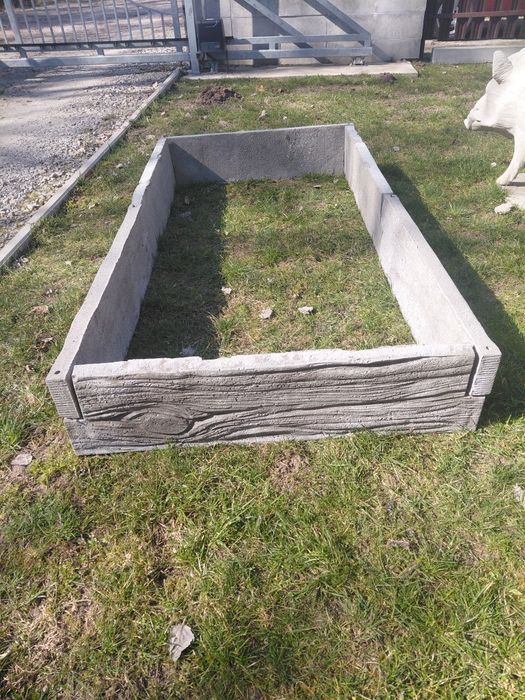Warzywniak, kompostownik, grządka, donica betonowa