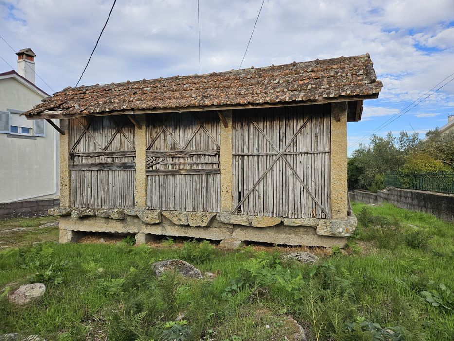 Lote para casa, jardim e quintal com canastro