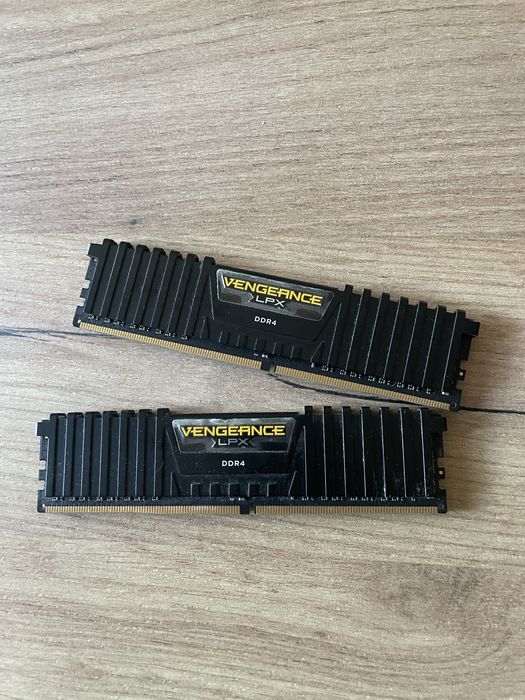 Pamięć RAM Corsair Vengeance LPX 16GB (2x8GB) DDR4 3000MHz CL15