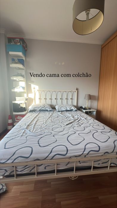 Cama de casal em ferro + colchao
