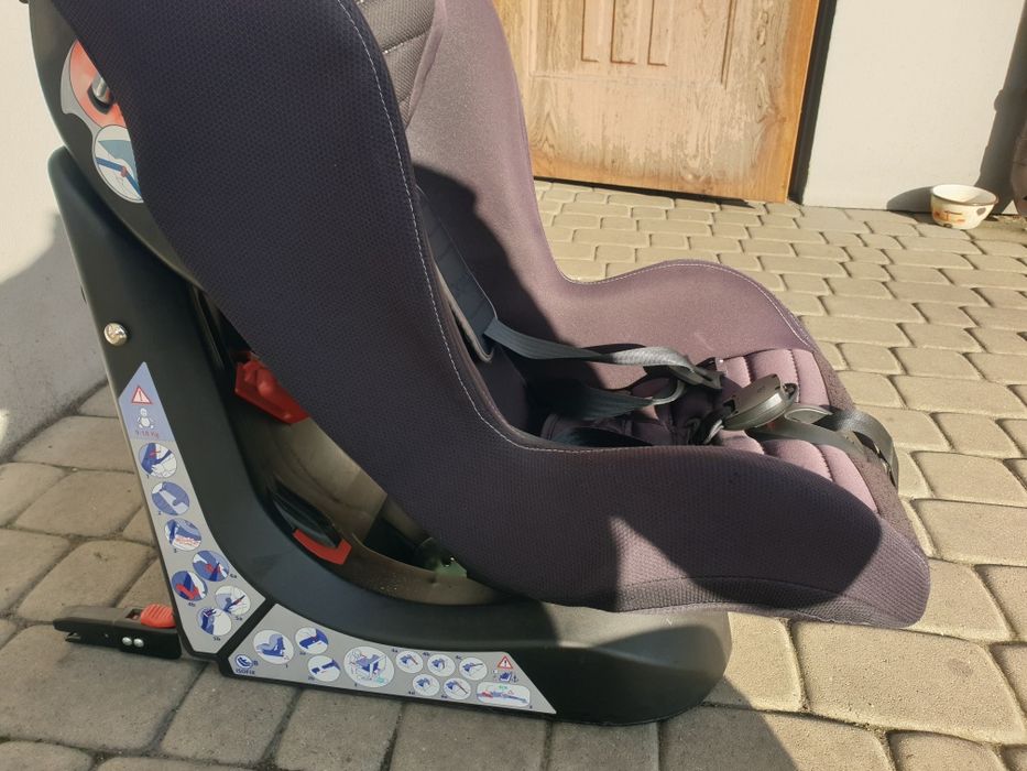 Fotelik isofix Chicco z funkcją spania 9-18