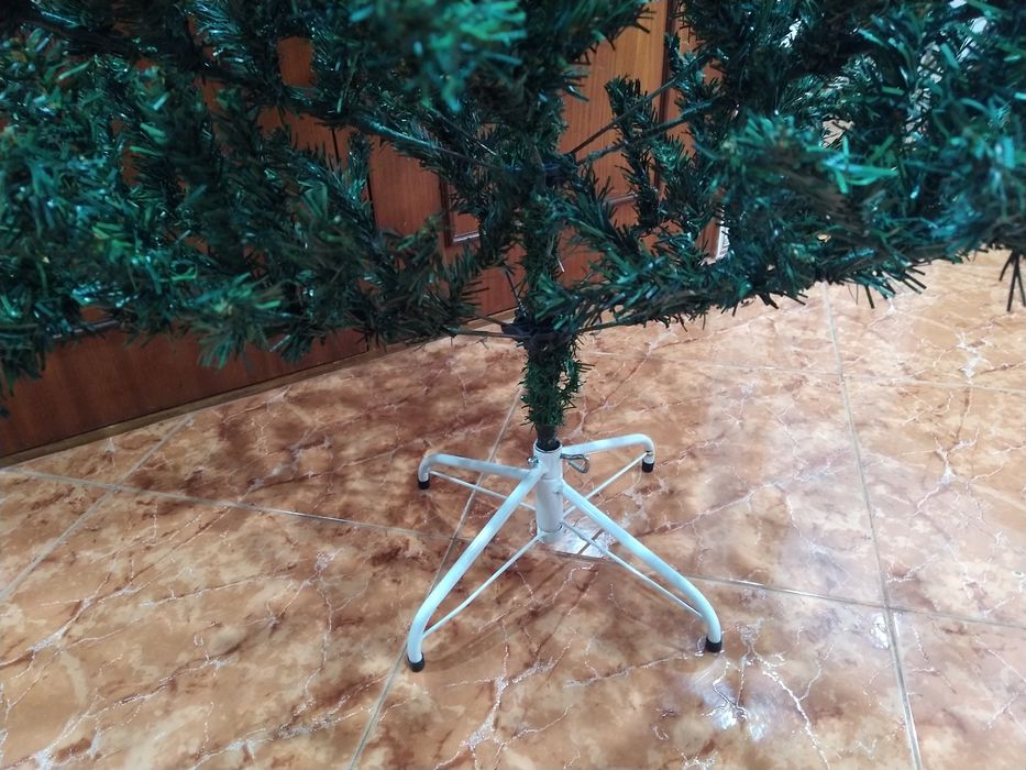 Árvore de Natal verde casa quarto apartamento vivenda escritório gabinete carro cozinha.