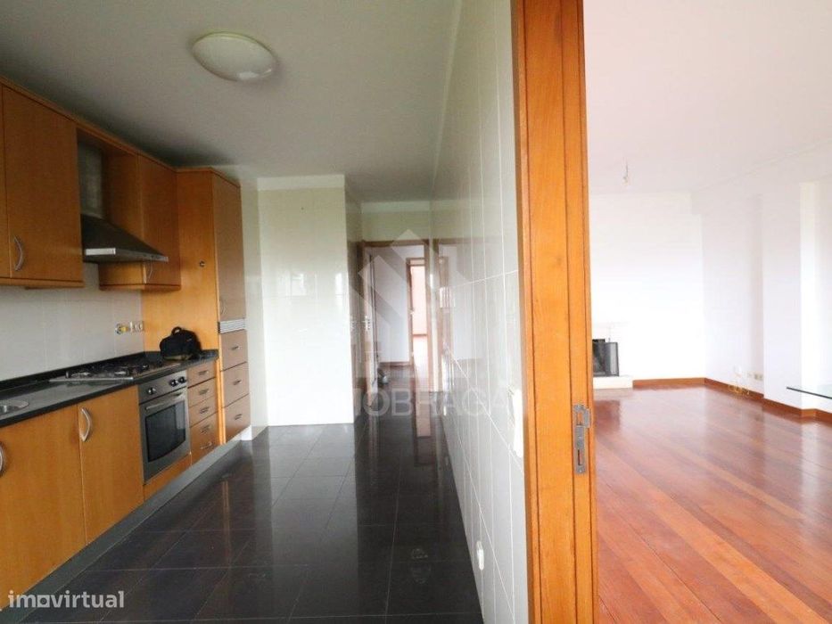 Venda Apartamento T2, em Lamaçães, Braga