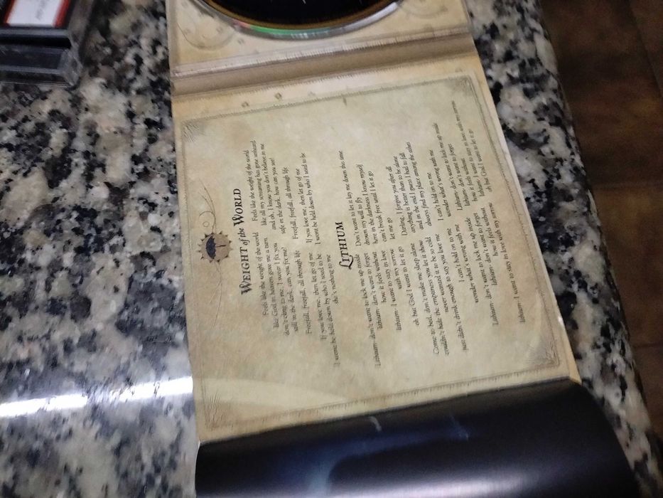 CDs musica Korn Evanescence sistem of merci entre outros