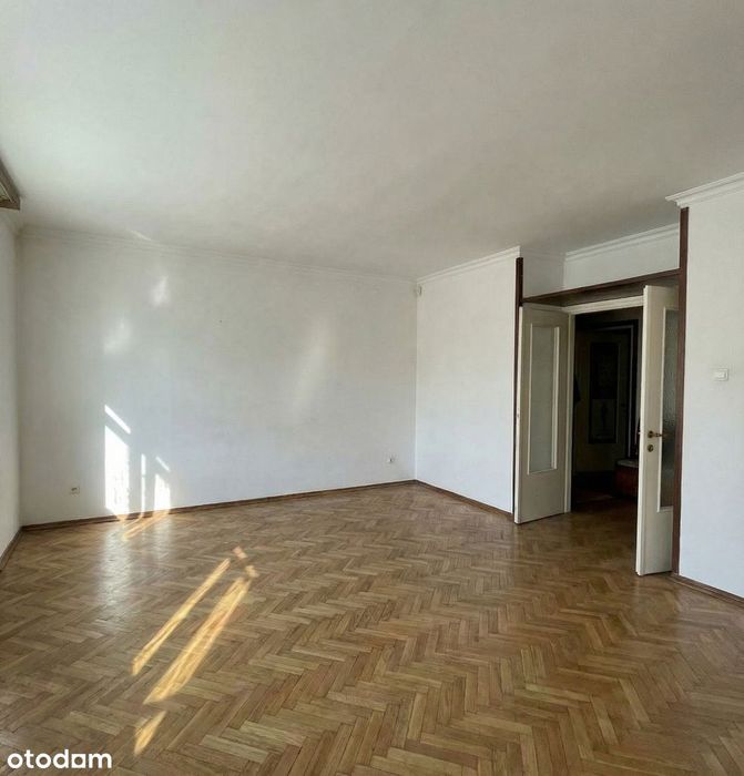 4 pokoje w kameralnym budynku. Dwustronne. Balkon
