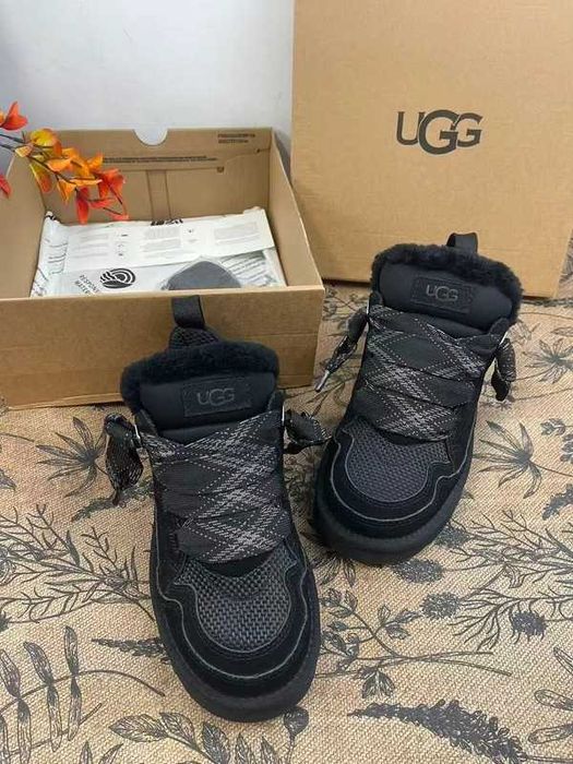UGG Lowmel/Black R.41