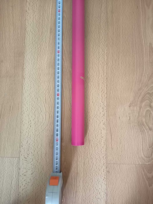 Varão de cortinados para quarto de menina