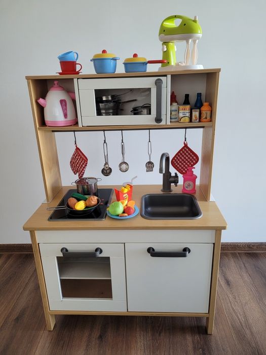 Kuchnia IKEA dla dzieci z wyposażeniem