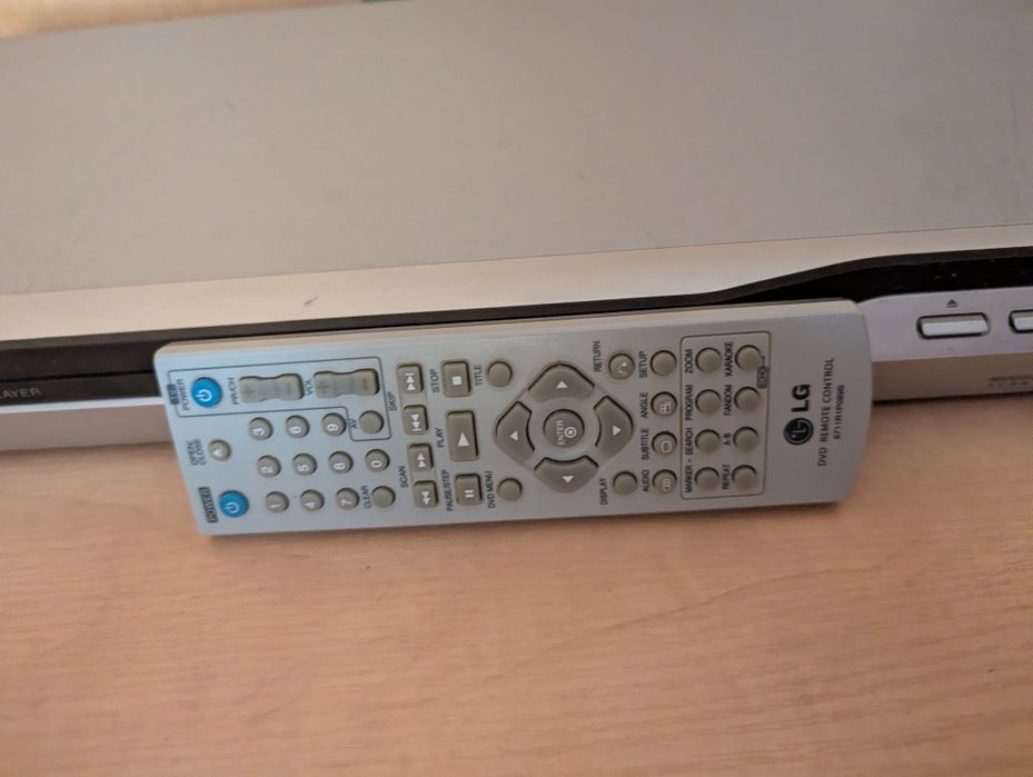 Продаю DVD програвач LG
