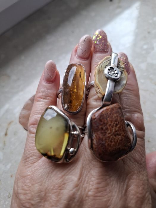 Pierścionek z bursztynem naturalnym