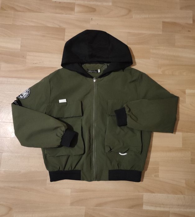 Продам легкую ветровку куртку для мальчика подростка р 152-156