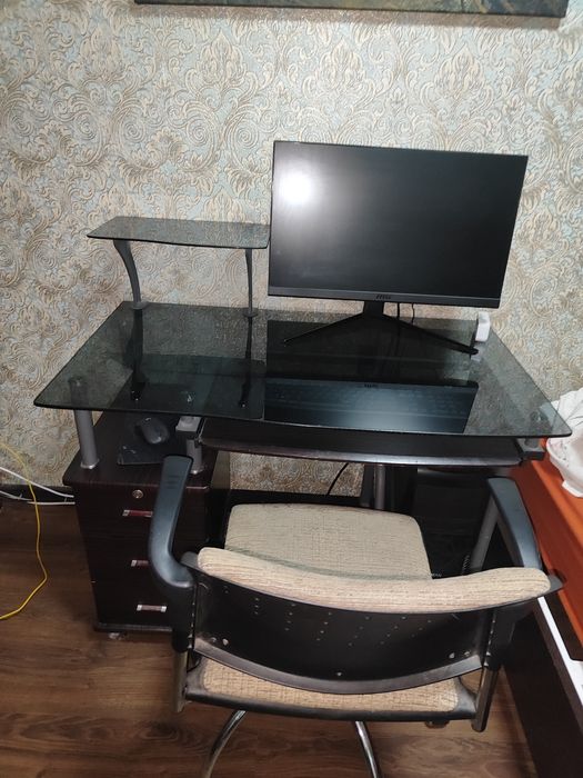 Продам компьютер со столом и стулом