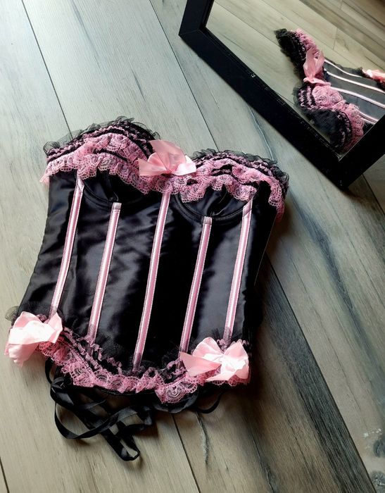 Nowy śliczny satynowy sznurowany gorset Alternativ  Xs