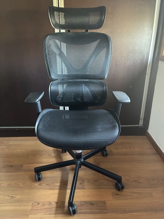 Cadeira de escritório ergonómica de malha com suporte lombar, encosto alto, apoio braços ajustavel