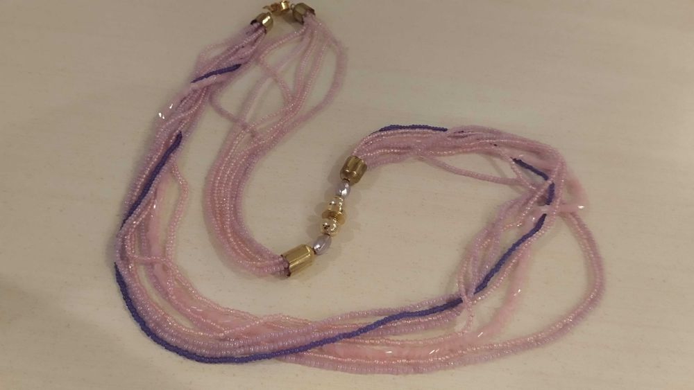 Рожеве намисто з бісеру