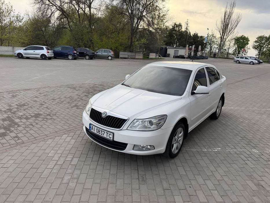 Продам шкоду Октавію 1.6 MPI офіційну не фарбовану  2012г