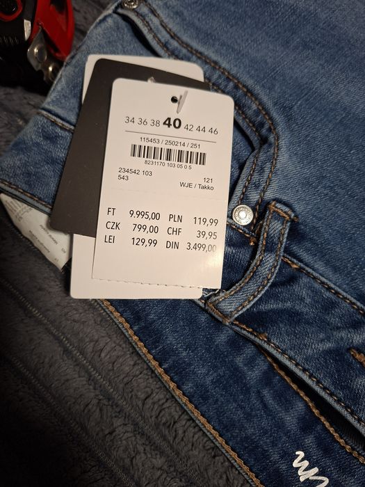 Nowe jeansowe spodni dzwony