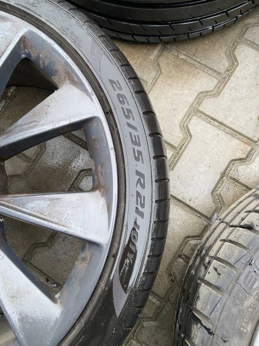 Продам комплект дисків з шинами від Tesla Model S Performance