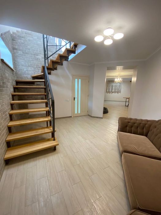 Продаж 3-кімнатної квартири, 139 м², новобудова, Винники