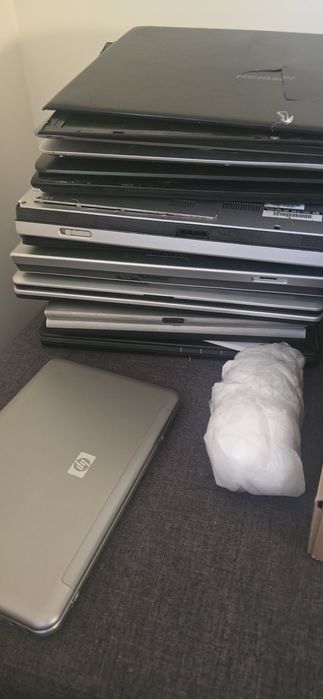 7  laptopów, stan nie znany ,bez ładowarek.