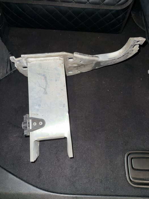 Кронштейн усилителя бампера  AUDI A6 C7